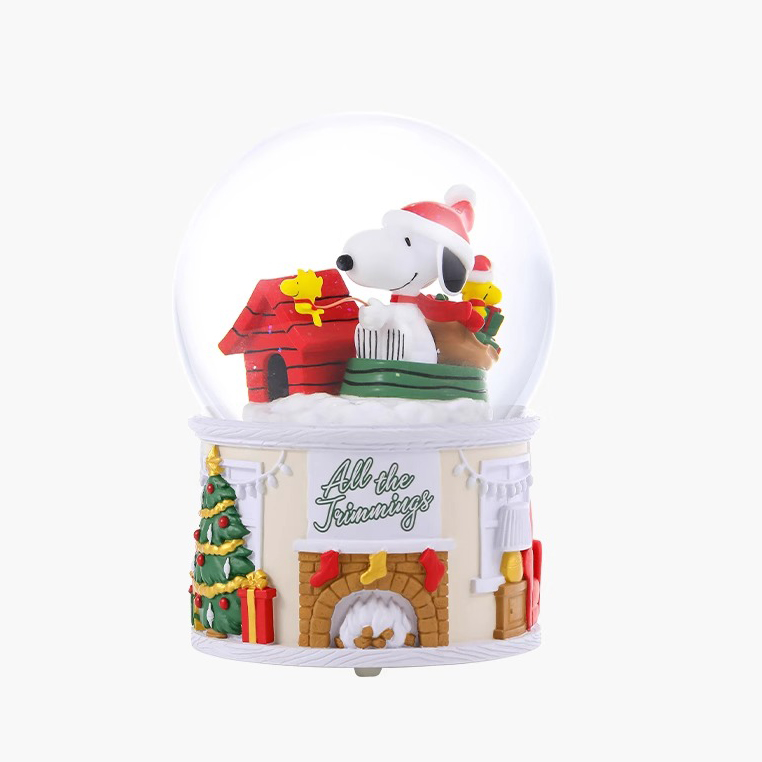 Christmas Snoopy Snow Globe