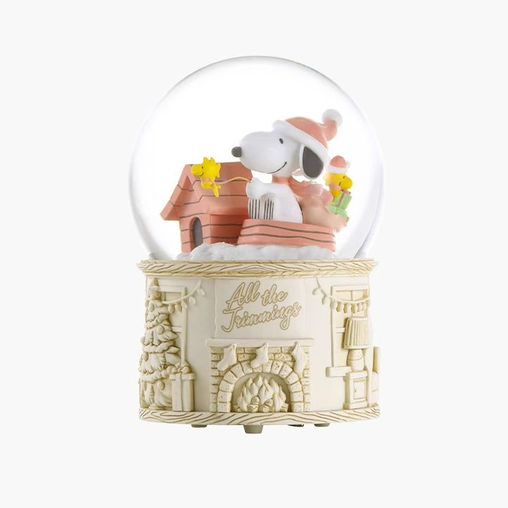 Snoopy Snow Globe